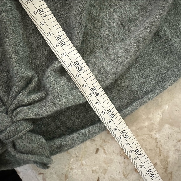 Nicci Scull Sweater - Picture 12 of 14